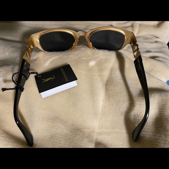 BRAND NEW, NEVER WORN!! YSL Sunglasse too small tag came off s - Picture 2 of 6